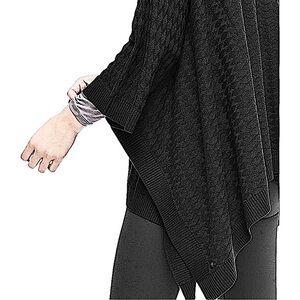 Lululemon Black Divinity Poncho Wrap Sweater Shrug
Scarf One Size
